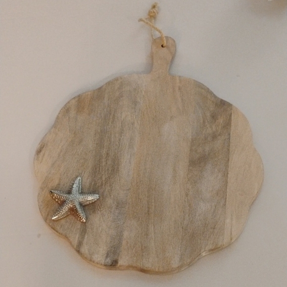 14" Shell-Shaped Wooden Charcuterie Board | Made in India | Coastal Accent - Picture 1 of 4